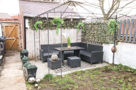 REAR COURTYARD GARDEN