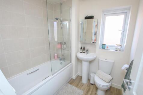 CONTEMPORARY BATHROOM