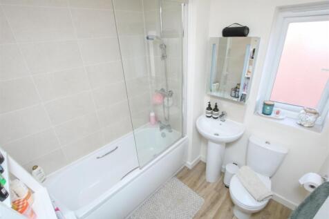 CONTEMPORARY BATHROOM