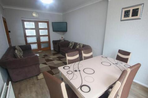 EXTENDED LIVING/ DINING ROOM