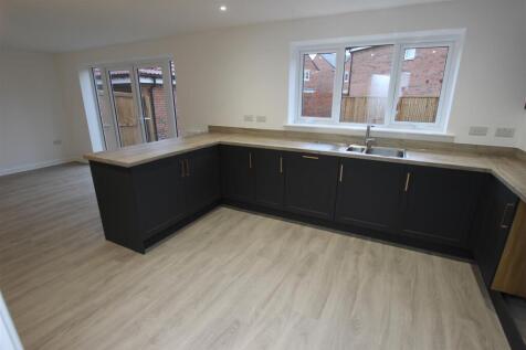 OPEN PLAN FAMILY KITCHEN