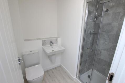 EN-SUITE SHOWER ROOM 2