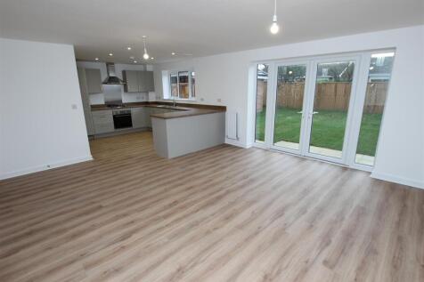 OPEN PLAN FAMILY KITCHEN