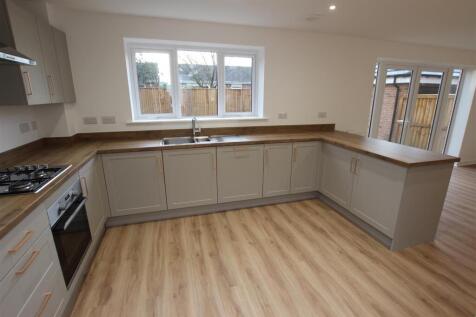 OPEN PLAN FAMILY KITCHEN