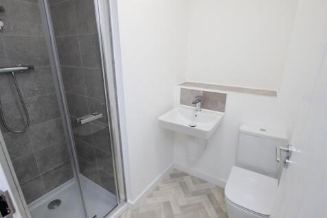 EN-SUITE SHOWER ROOM 2