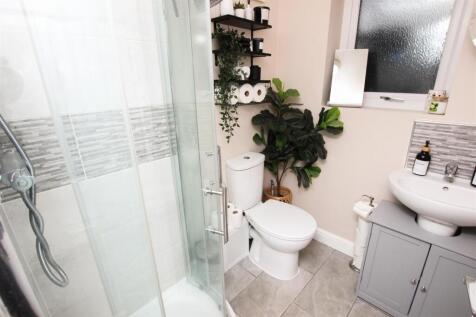 GROUND FLOOR SHOWER ROOM