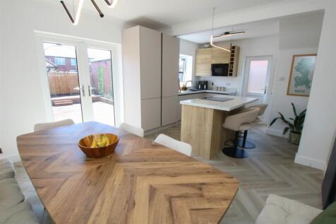 OPEN PLAN DINING KITCHEN