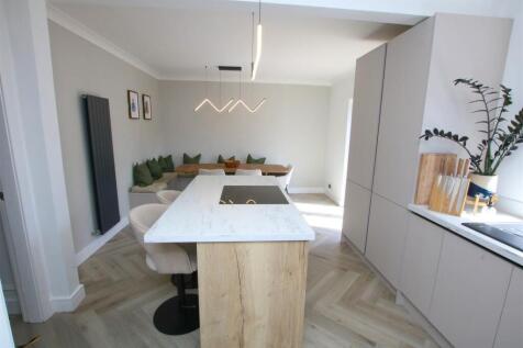 OPEN PLAN DINING KITCHEN