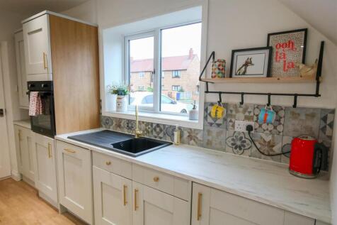 OPEN PLAN ISLAND KITCHEN