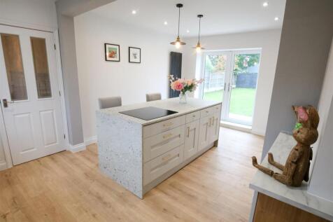 OPEN PLAN ISLAND KITCHEN