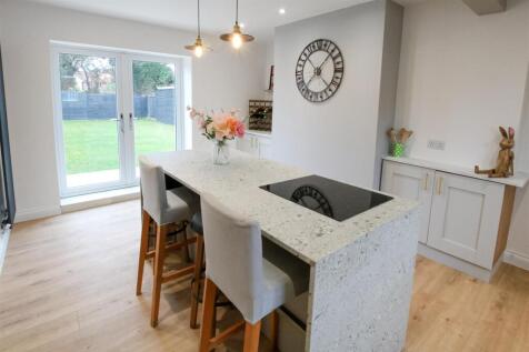 OPEN PLAN ISLAND KITCHEN