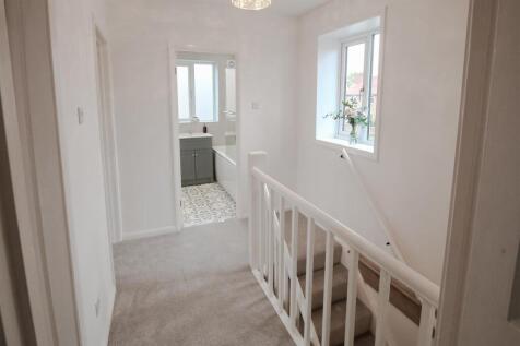 FIRST FLOOR LANDING