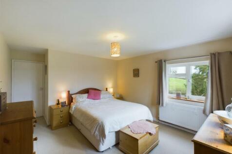 Main bedroom..jpg