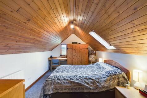Loft bedroom 2.jpg