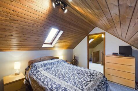 Loft bedroom 1.jpg
