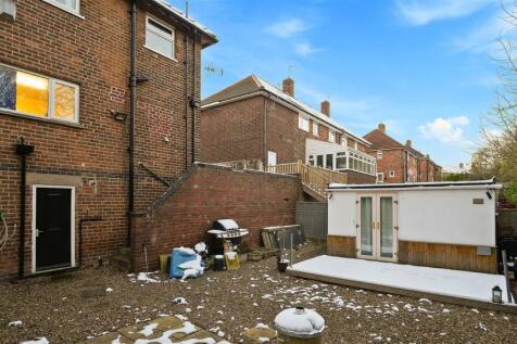 28BeaumontCres-01.jpg