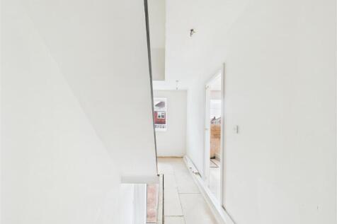 CAM05207G0-PR0045-STILL014.jpg