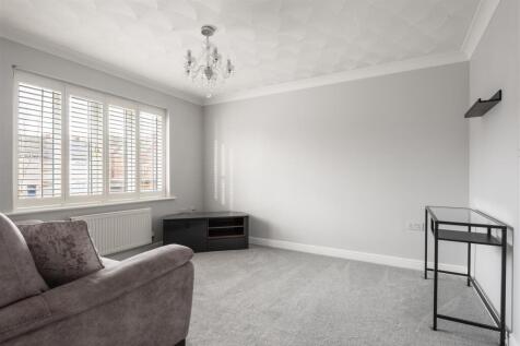 49 St Matthews Close-5.jpg