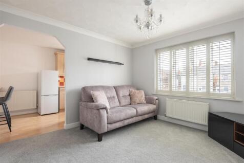 49 St Matthews Close-6.jpg