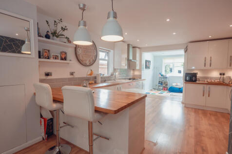 OPEN PLAN KITCHEN/DINING/FAMILY ROOM