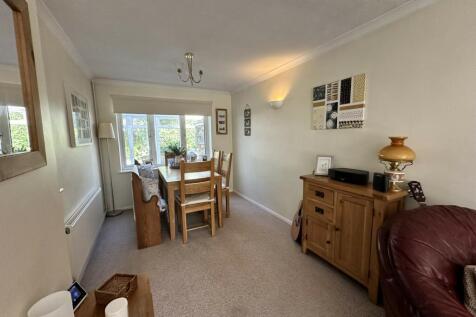 LIVING ROOM / DINING ROOM