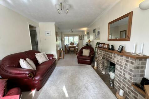 LIVING ROOM / DINING ROOM
