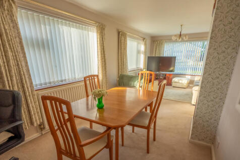 LIVING/DINING