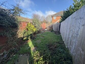 ENCLOSED REAR GARDEN
