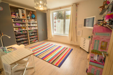 BEDROOM/PLAYROOM 