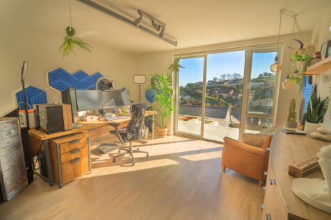 BEDROOM/OFFICE