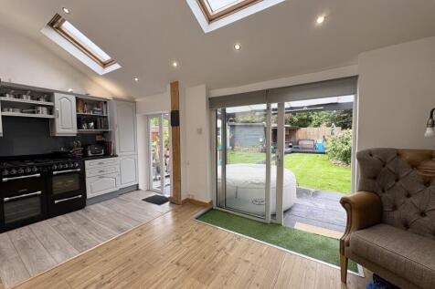 OPEN PLAN KITCHEN/DINING