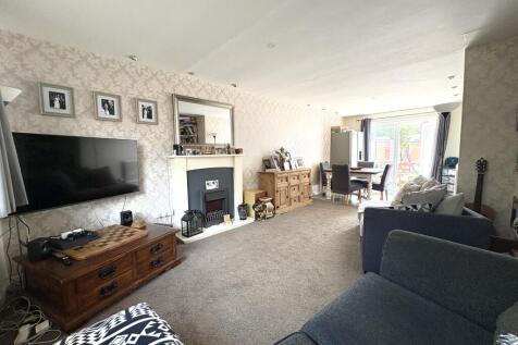 LIVING/DINING ROOM