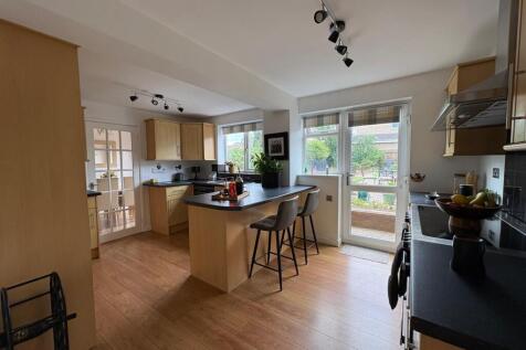 KITCHEN/BREAKFAST ROOM