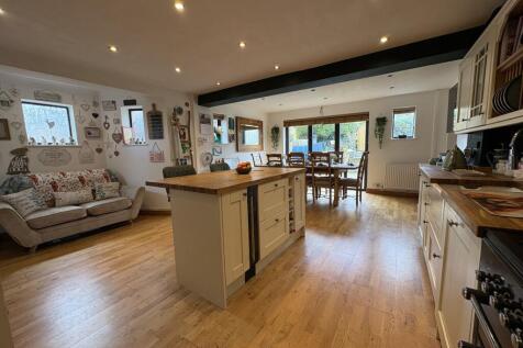 OPEN PLAN KITCHEN DINING ROOM
