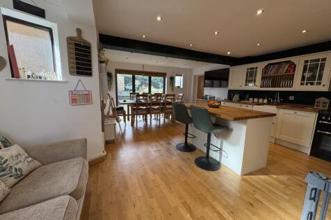 OPEN PLAN KITCHEN DINING ROOM