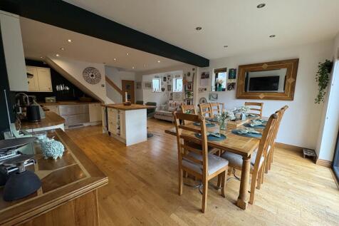 OPEN PLAN KITCHEN DINING ROOM