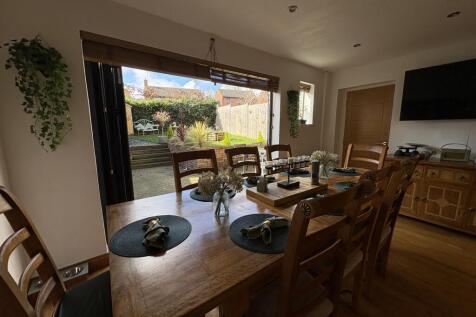 VIEW TO GARDEN VIA BI-FOLD DOORS