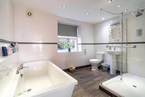 Master Bedroom 1 En Suite and Dressing room