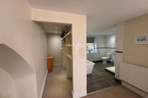 Master Bedroom 1 En Suite and Dressing room