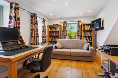 4th Bedroom/ Office