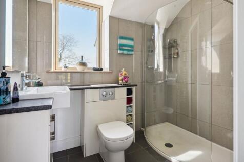 En Suite to Master Bedroom