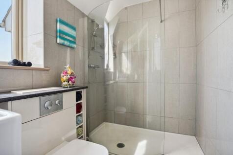 En Suite to Master Bedroom