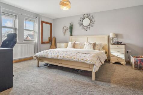 Rear Principal Bedroom 1