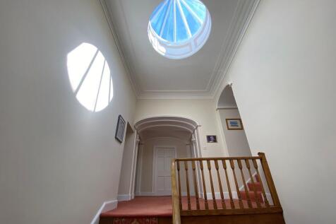 C. House (roof light)