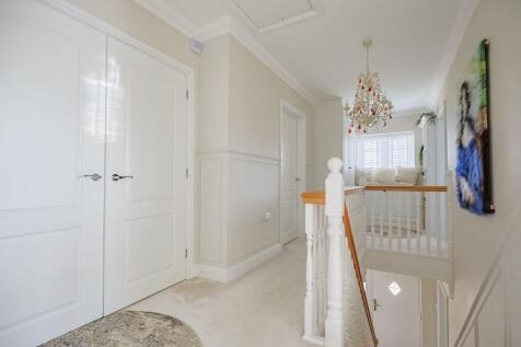 *FIRST FLOOR LANDING*