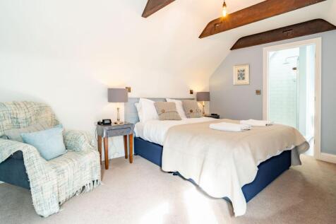 Bedroom 5 (Off the Snug)