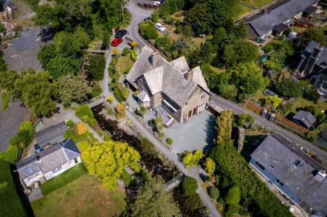 Ty Nant the property with 4 bridges