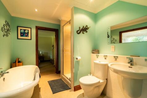Jack &amp; Jill Bathroom