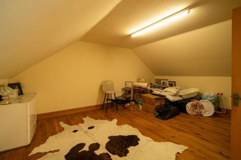 ATTIC ROOM