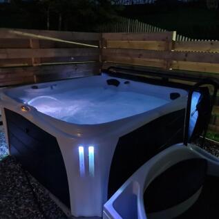 gwen hot tub by night 1